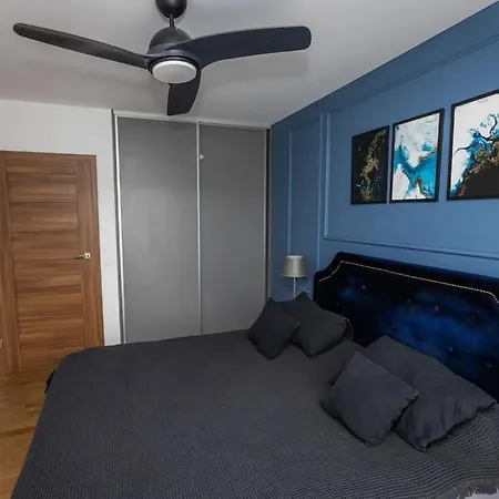 Stylish With Terrace By Urban Rent Apartment